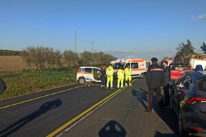 Mineo, scontro frontale tra due auto: muoiono un 42enne di Paternò e un 66enne di Acireale