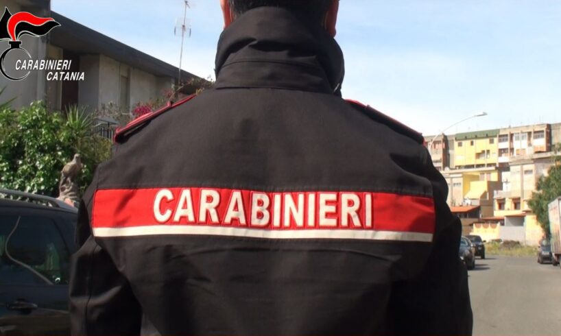 Catania, ruba liquori dal bancone esterno di un locale: 32enne denunciato