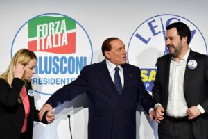 Quirinale, Berlusconi scioglie (forse) la riserva in un vertice: passo indietro o scalata del Colle?