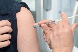 Catania, trend in crescita per le vaccinazioni. A Misterbianco drive-in per i tamponi in Piazza Milicia