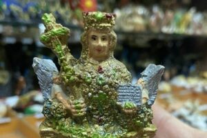 Catania, ruba statuette di Sant’Agata in un negozio di via Vittorio Emanuele: ora è ai domiciliari