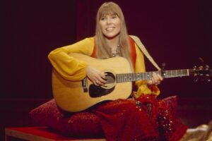 Dopo Neil Young anche Joni Mitchell rimuove la sua musica da Spotify: protesta contro un podcast ‘no vax’