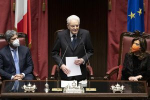 Quirinale, standing ovation per Mattarella al suo secondo mandato: applausi da destra e sinistra