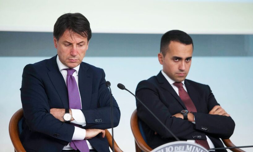 M5S, Grillo scende in pista per evitare la guerra Di Maio-Conte: “Passare dagli ardori giovanili alla maturità”