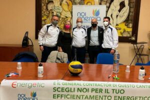 Adrano, presentata la squadra di volley femminile ‘NoiEnergia San Giuseppe’: Pappalardo nominato presidente onorario