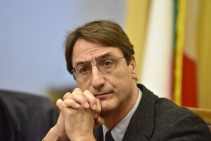 Rifiuti, Fava: “La Regione è sempre 30 anni indietro. Gli inceneritori cari a Musumeci non servono a nulla”