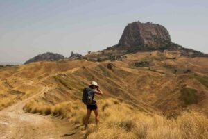 La Magna Via Francigena accoglie in sicurezza la primavera e i viandanti: il cammino collega Agrigento a Palermo