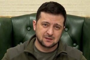 Ucraina, Zelensky: “Per prendere Kiev i russi dovranno raderla al suolo e ucciderci”