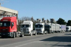 Caro carburanti, Tir fermi dal 4 aprile. Unatras: “Autotrasportatori chiedono provvedimenti concreti”