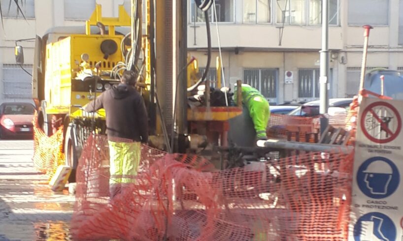 Paternò, lavori di carotaggio in Piazza della Regione: si testa il terreno per il trenino “people mover’