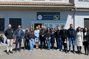 S.M. di Licodia, l’Arcivescovo Renna inaugura la nuova sede del liceo di Scienze Umane: “Non sprecate il profumo del futuro”