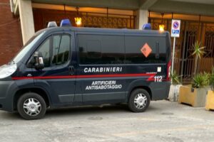 Belpasso, falso allarme bomba in via Arno: trovata una scatola con materiale sospetto