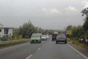 Paternò, la taratura dell’autovelox sulla SS 284 rallenta il traffico: manca ancora l’indicazione del limite massimo