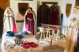 Adrano, mostra di costumi medievali nel Castello Normanno: domenica l’inaugurazione