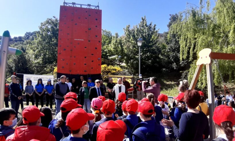 Bronte, inaugurata la parete d’arrampicata nel Parco Don Bosco: grazie al Cai