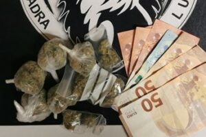 Catania, a spasso in bici con la droga nelle tasche: 57enne denunciato