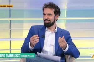 M5S, l’ex Iena Giarrusso lascia il Movimento: ma non si dimette da europarlamentare