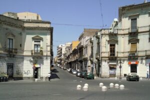 Paternò, 20enne evade dai domiciliari per spacciare marijuana: rintracciato in via Alfieri