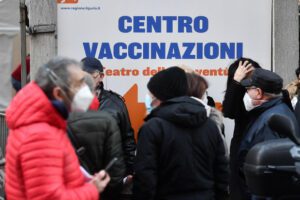 Covid, Gimbe: in Italia nuovi casi settimanali calano del 30%. Aumenti solo a Enna, Siracusa e Catania