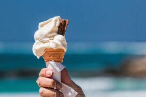 Caldo, aumenta il consumo di gelato: in alto anche il prezzo di coni e coppette (+11,2%)