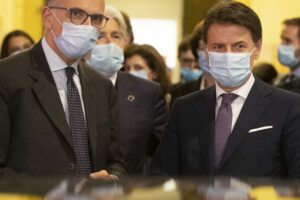 C’era una volta il campo largo, Letta e Conte archiviano l’alleanza. E per Grillo i due mandati sono la luce nelle tenebre