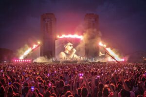 Ultimo torna a casa, al Circo Massimo 70 mila persone per il concerto: “Che bello che posso parla’ romano”