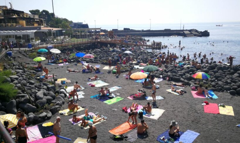 Vacanze, le 10 cose da fare assolutamente in Sicilia: un tuffo a San Giovanni li Cuti, tanto per cominciare