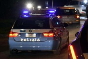 Catania, a San Cristoforo poliziotti aggrediti e insultati da cinquanta persone: dopo il controllo di una coppia