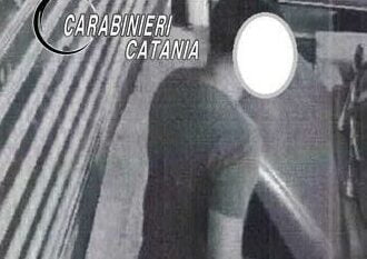 Catania, tenta furto in un garage di via Martiri di Cefalonia ma filmato lo incastra: 37enne denunciato