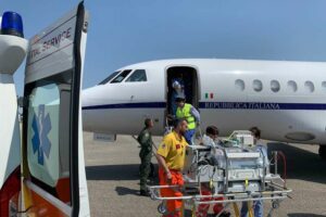 Neonato in imminente pericolo di vita trasportato da Catania al “Bambino Gesù” di Roma: con un volo dell’Aeronautica