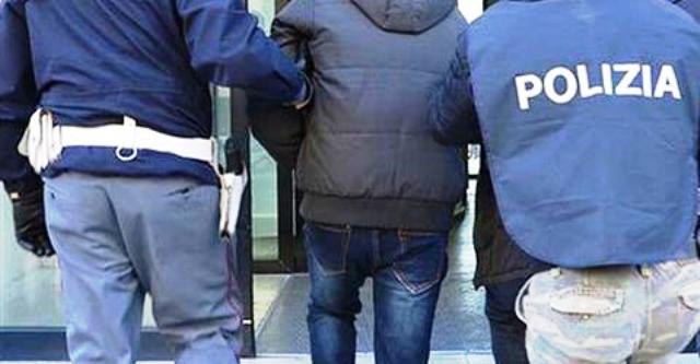 Adrano, commise una rapina a mano armata con il volto travisato: in carcere per scontare un anno e 11 mesi