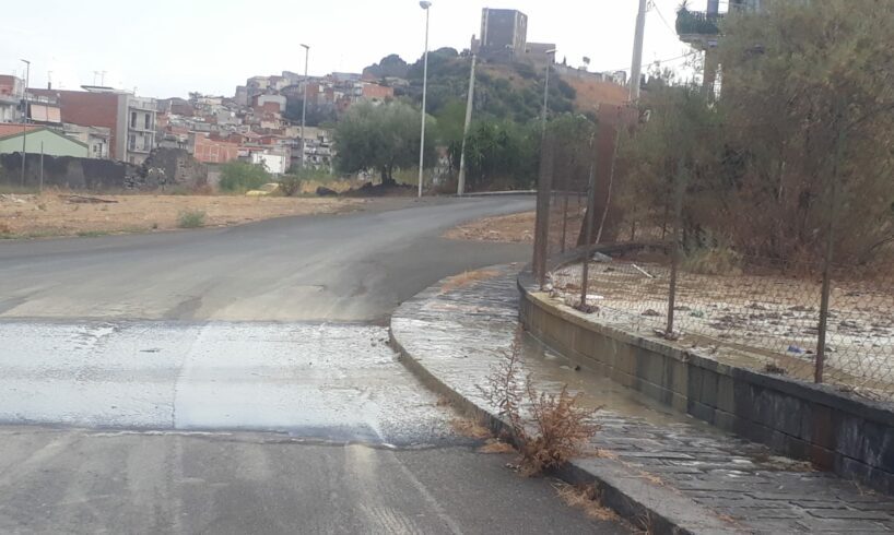 Paternò, in “ebollizione” le Salinelle di via dello Stadio: fuoriesce acqua e fango