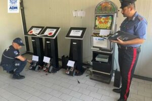 Biancavilla, sala giochi abusiva nel bar di un autolavaggio: maxi sanzione di oltre 200 mila euro