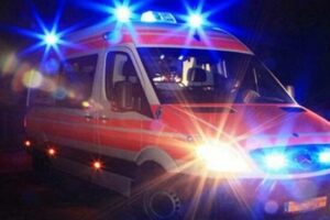 Aci Castello, una donna di 25 anni perde la vita in un incidente stradale