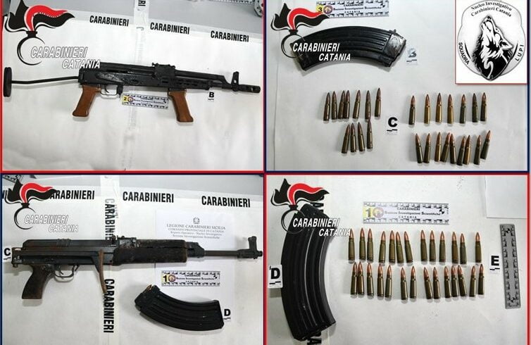 Catania, in una palazzina di Librino rinvenuti 2 kalashnikov e droga: nascosti in cassaforte dentro una botola