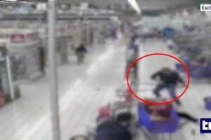 Assago, dopo tragedia Carrefour ritira coltelli e oggetti taglienti dagli scaffali