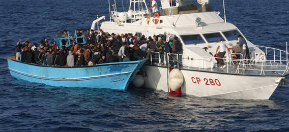 A Pozzallo 147 migranti a bordo di una nave della Guardia costiera: una parte di quelli soccorsi ieri