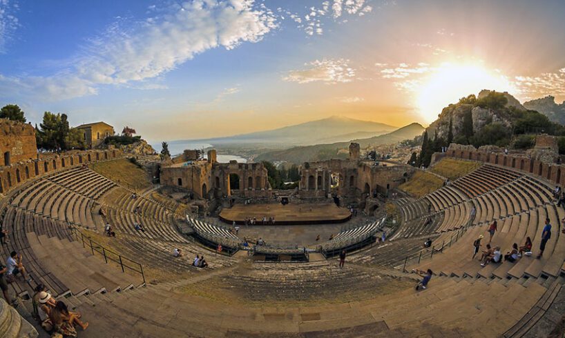 Taormina, domenica 6 si entra gratis al Teatro Antico, Isola Bella e Museo di Naxos: iniziativa della Regione