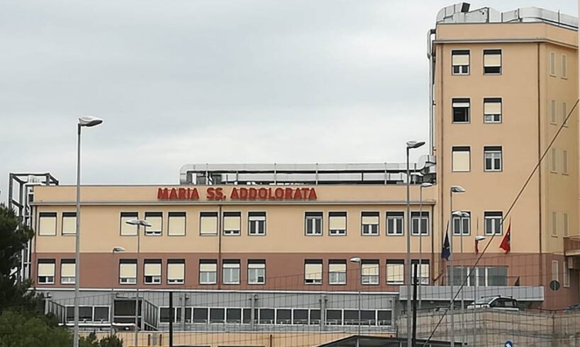 Biancavilla, paziente di 40 anni si suicida lanciandosi dal 4° piano dell’ospedale