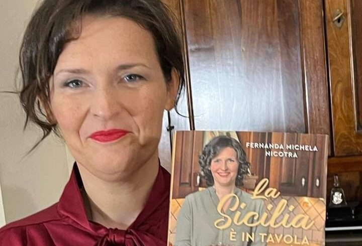 “La Sicilia è in tavola”: un libro svela le ricette di sontuose golosità e piatti veloci della tradizionale isolana