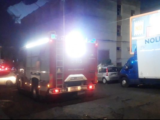 Paternò, ancora fiamme dentro l’ex Albergo Sicilia: la struttura è abbandonata da anni