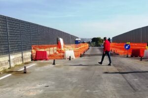 Riaperto nella mattinata di oggi, nella sola corsia centrale, il ponte della Sp15 sovrastante la SS121, ricadente in contrada Valcorrente in territorio di Belpasso.