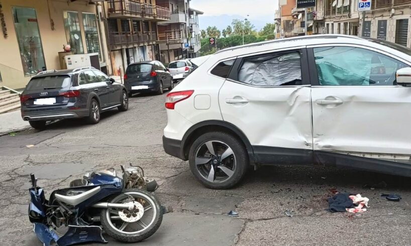 Paternò, scontro tra scooter e Suv tra le vie Cunsolo e Bellia: 18enne trasportato in elicottero al ‘Trauma Center’ del Cannizzaro