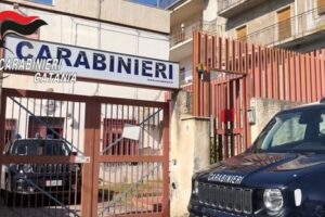 S. M. di Licodia, 57enne violento chiede alla moglie di prostituirsi per comprare gli alcolici: ai domiciliari