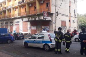 Paternò, nuovo incendio nell’ex Albergo Sicilia: ora è una dimora per i “senzatetto”