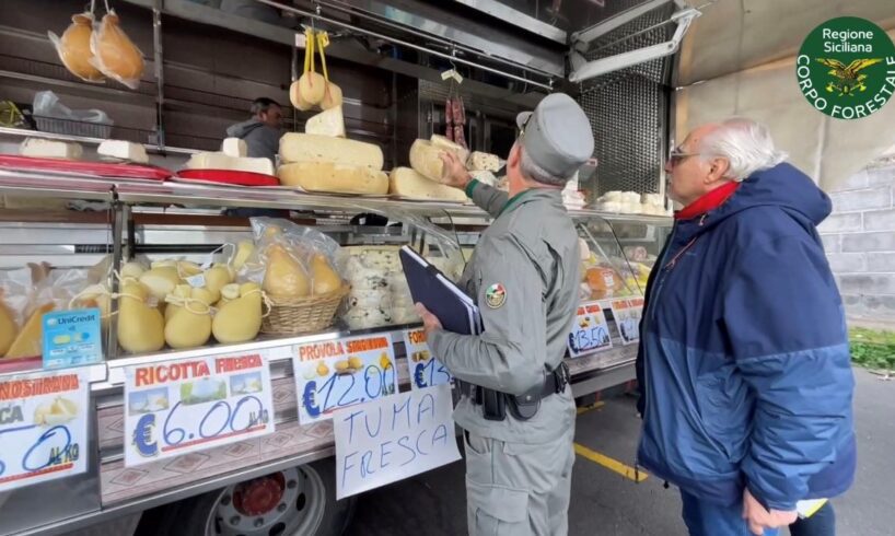 Biancavilla, controlli nel mercato rionale di Forestale e Asp: sequestrati oltre 250 kg di formaggio. Sanzioni per 7500 euro