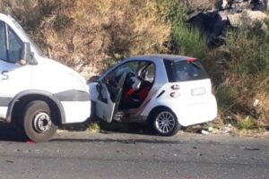 Belpasso, scontro tra due auto a Piano Tavola: una 30enne in gravi condizioni