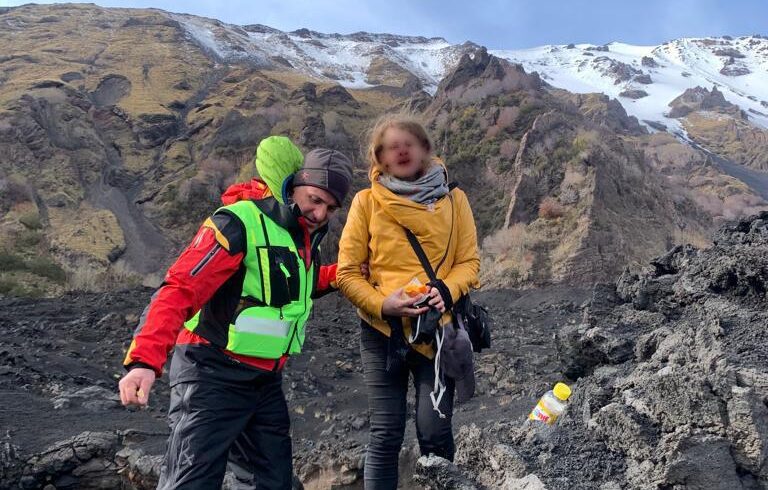 Etna, ritrovata la donna brasiliana dispersa ieri: notte all’addiaccio ma sta bene