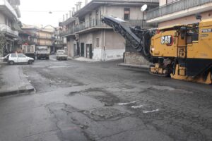 Paternò, via ai lavori di scarifica per la riqualificazione di Corso Sicilia