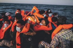 Migranti, Procura Agrigento apre inchiesta su bimba morta a Lampedusa: sull’isola il ministro Salvini